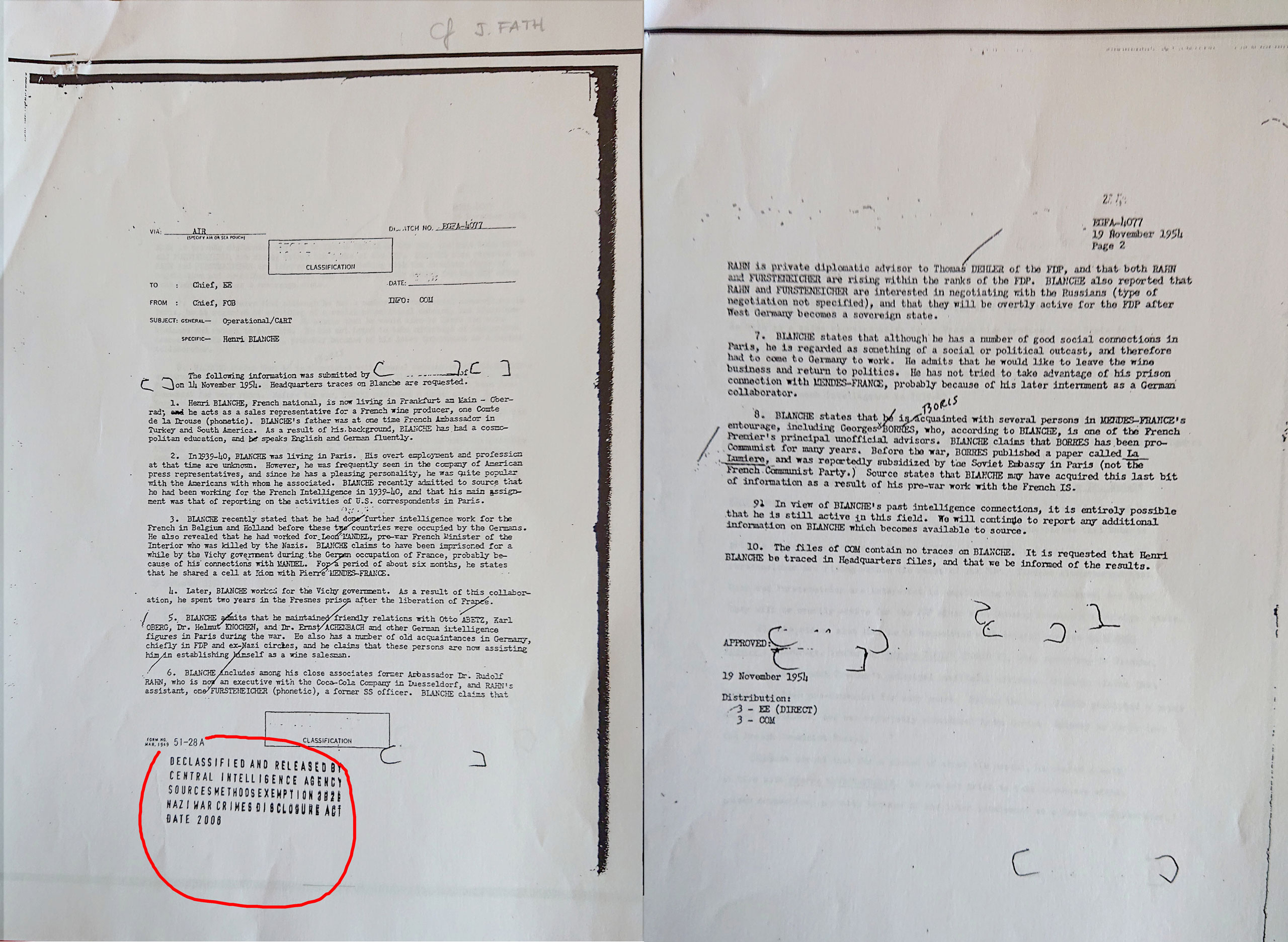 … À l'intérieur, un document de trois pages de la CIA, daté du 14 novembre 1954 et déclassifié en 2006.<br><br>